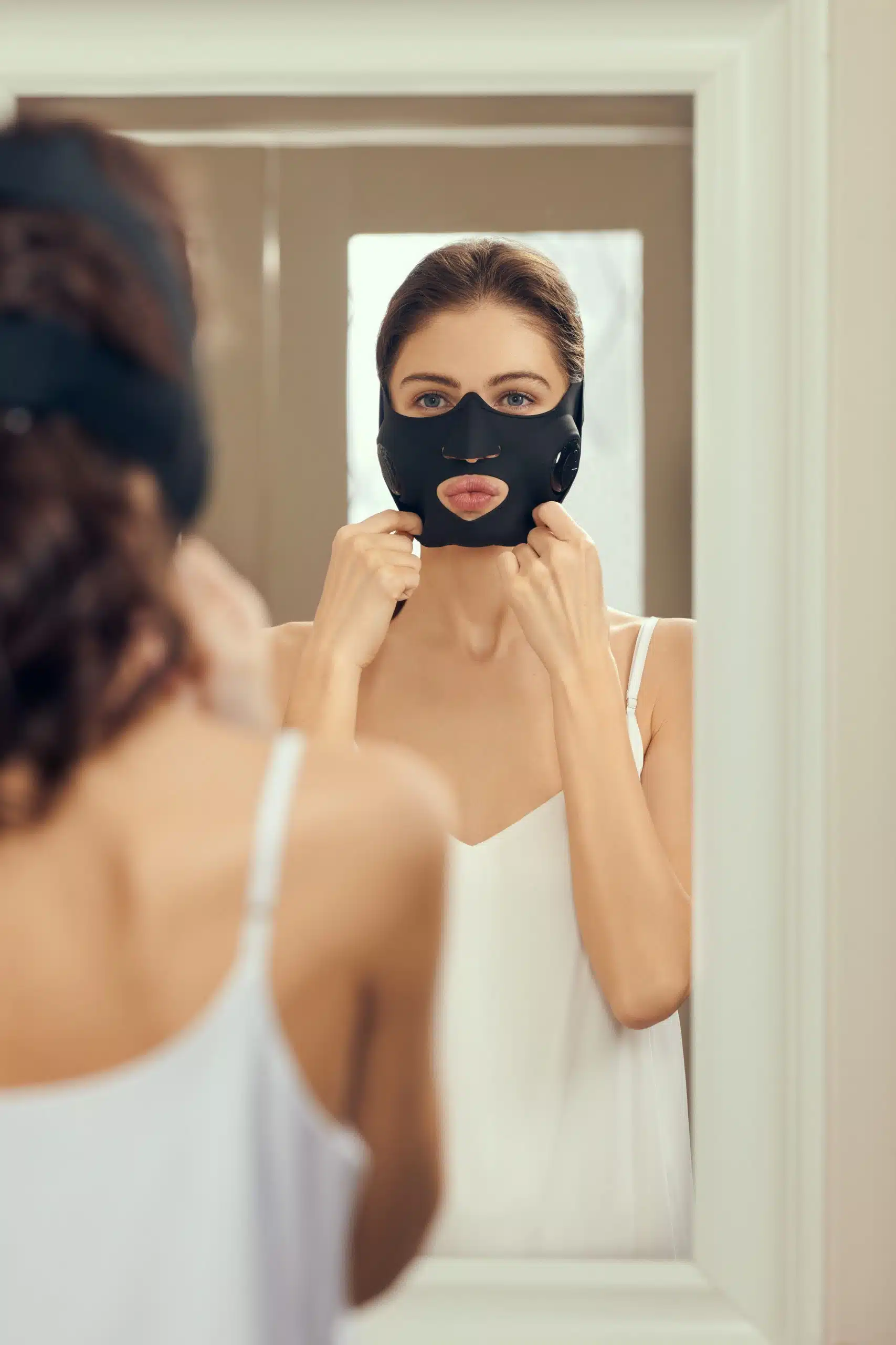 YA-MAN Medi Lift премиальная маска для лица с функцией глубокого EMS-лифтинга