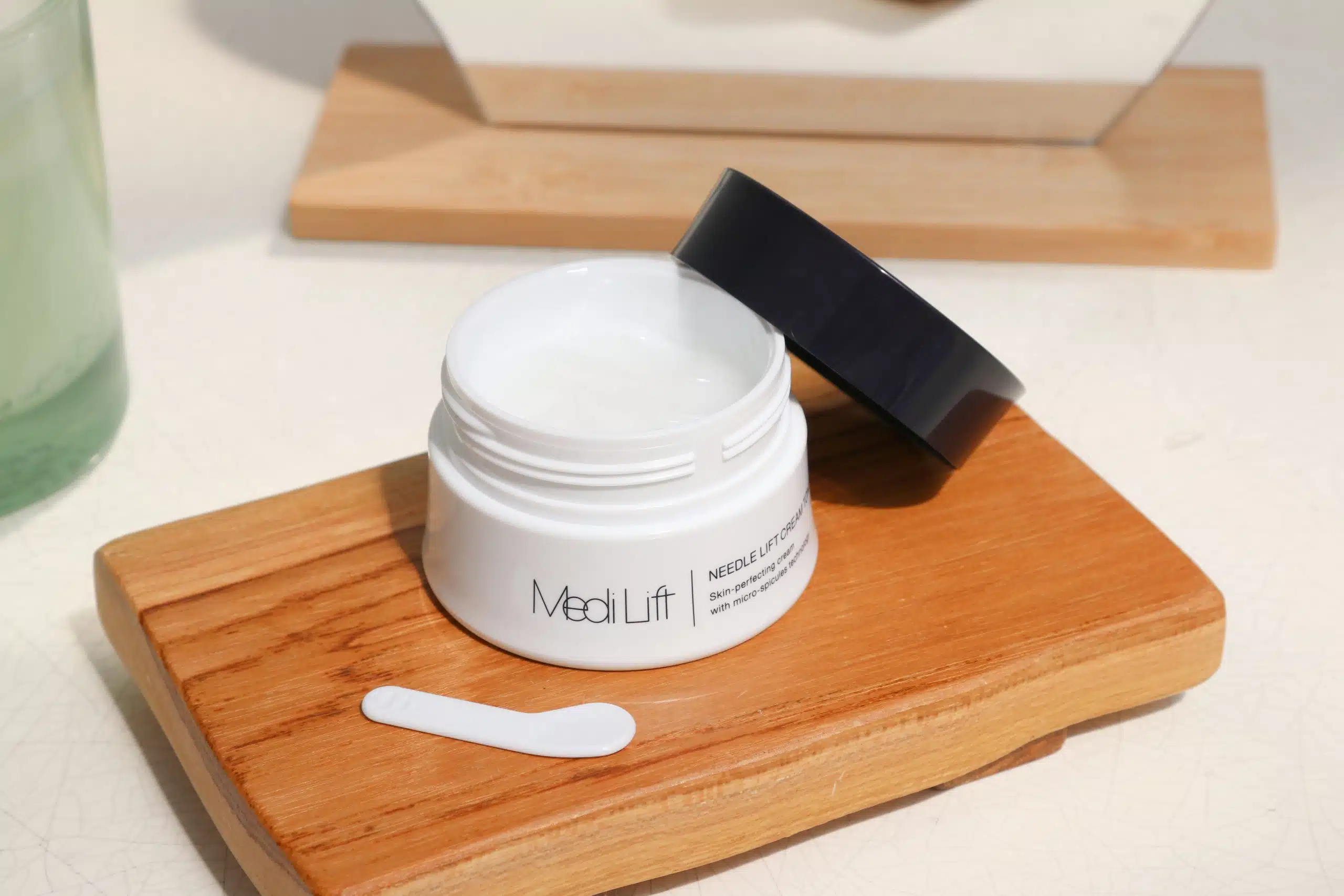 YA-MAN Medi Lift Needle Lift Cream микроинлинг әсері бар инновациялық көтеру кремі - кескін 4