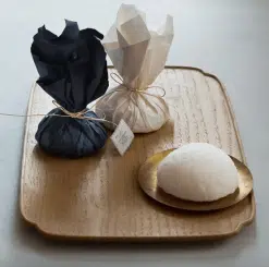 Натуральная очищающая губка для лица MAKANAI Simple and Silky Smooth Konnyaku Face Sponge (Древесный уголь)