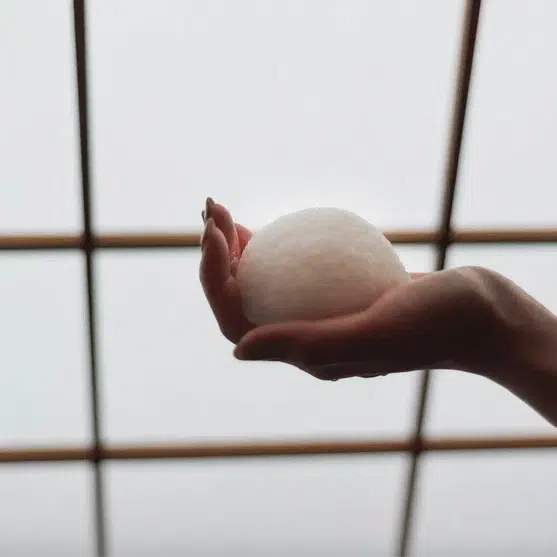 MAKANAI Simple and Silky Smooth Konnyaku Face Sponge натуральная очищающая губка для лица (Жемчуг)